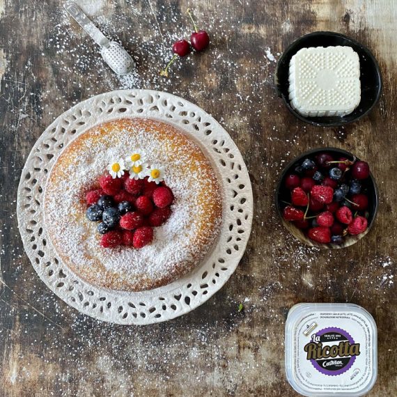 CIAMBELLA ALLA RICOTTA CASTELLAN CON COULIS DI FRUTTI ROSSI