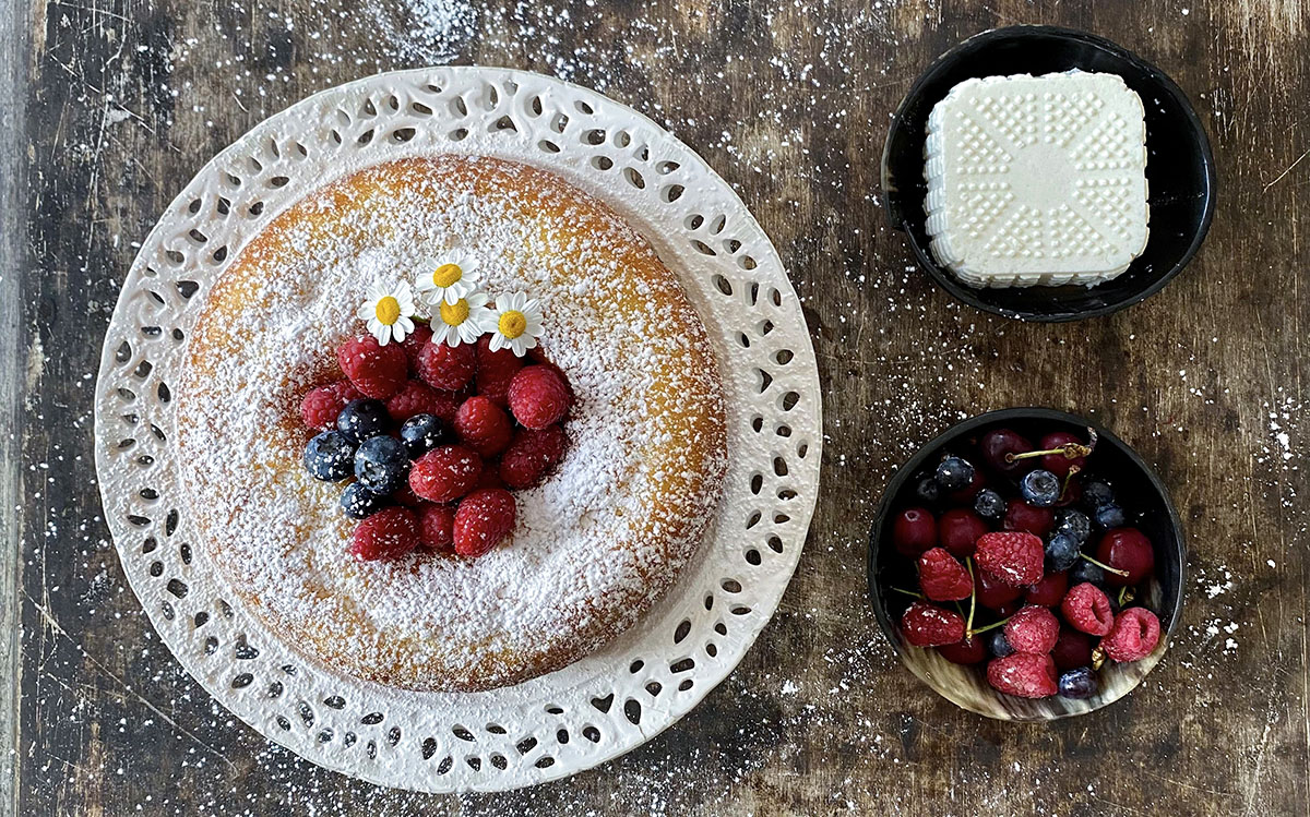 CIAMBELLA ALLA RICOTTA CASTELLAN CON COULIS DI FRUTTI ROSSI